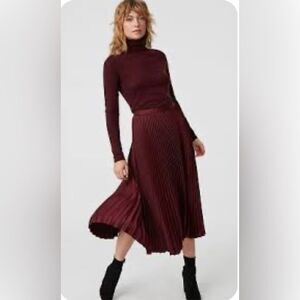 Club Monaco pleated burgundy midi skirt. 4